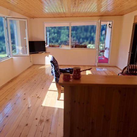 Guesthouse Caucasus Mestia Eksteriør billede