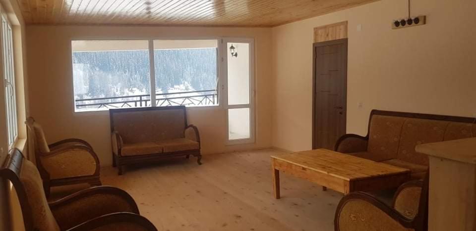Guesthouse Caucasus Mestia Eksteriør billede
