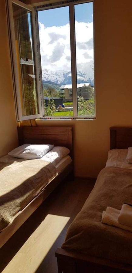 Guesthouse Caucasus Mestia Eksteriør billede
