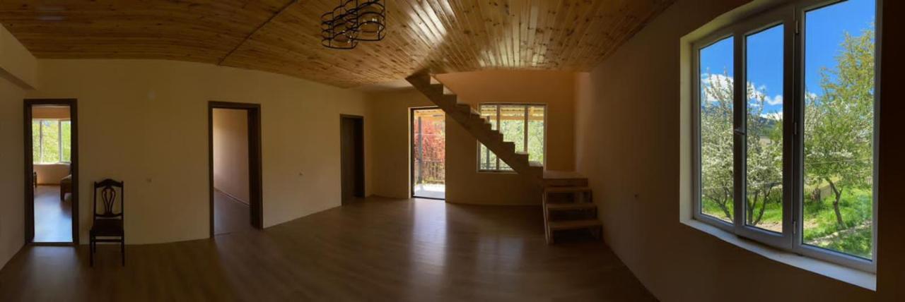 Guesthouse Caucasus Mestia Eksteriør billede